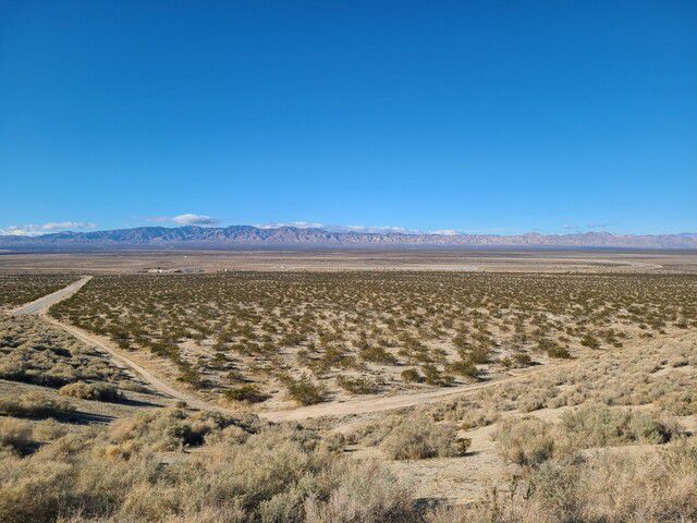 11일(현지시각) 12도 경사로 테스트(장등판로)를 올라가 내려다본 현대차·기아 미국 모하비주행시험장 전경. 여의도 2배 규모. 최우리 기자