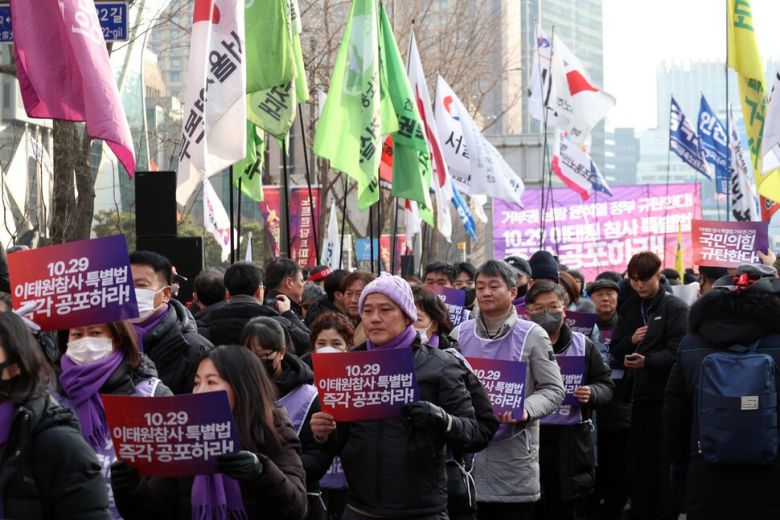 참석자들이 종로 방향으로 행진하고 있다. 강창광 선임기자