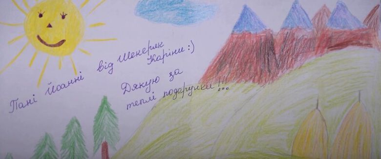 마추카가 목도리를 받은 어린이로부터 받은 엽서. 로이터 영상 갈무리