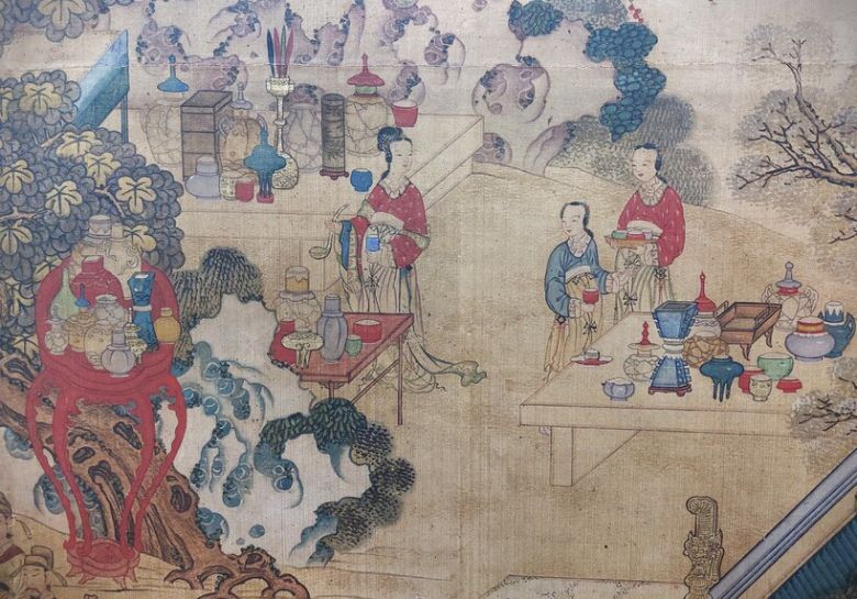 잔치 광경 뒤켠에 중국 골동기물과 이를 받치는 붉은 주칠 탁자의 모습들도 눈길을 끈다. 주칠 탁자는 조선왕실의궤에만 등장하는 것으로 이 그림이 궁궐에서 의례화로 쓰였음을 드러내는 요소다. 노형석 기자