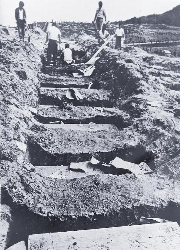 5·18항쟁 직후 광주 망월동 구묘역. 한겨레 자료 사진