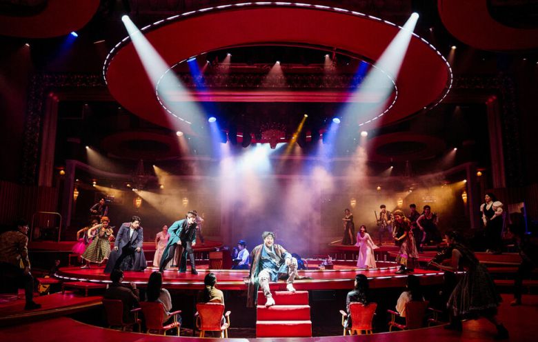 이머시브 뮤지컬을 표방하는 ‘그레이트 코멧’ 장면. 쇼노트 제공