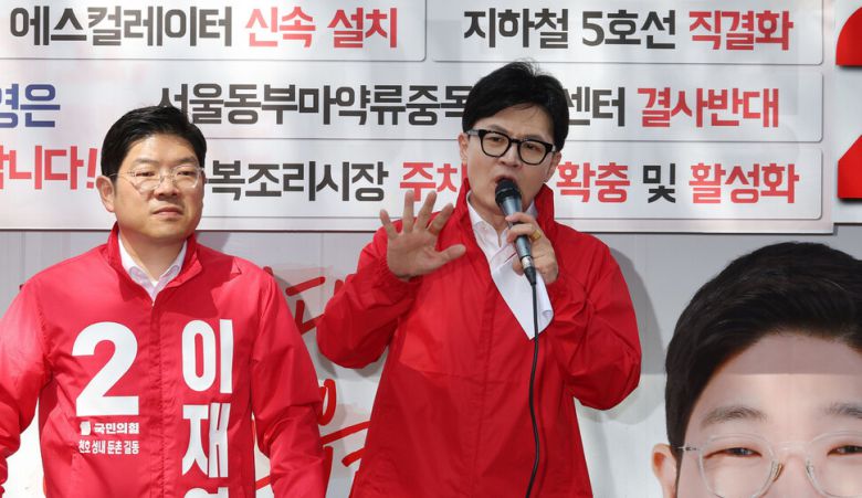 한동훈 국민의힘 비상대책위원장이 지난 9일 서울 강동구 달님어린이공원에서 유세를 하고 있다. 김경호 선임기자 jijae@hani.co.kr