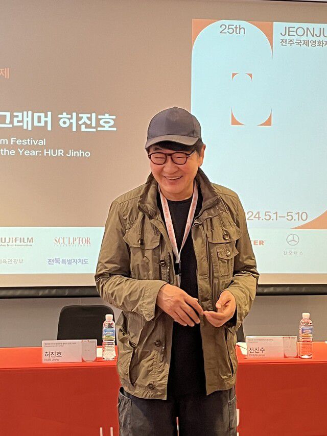 제25회 전주영화제에서 스페셜 프로그래머로 나선 허진호 감독이 2일 오후 전주 베스트웨스턴호텔 열린 기자간담회에서 이야기하고 있다. 김은형 기자