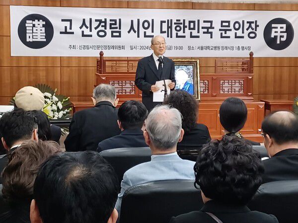 필자가 고인의 영결식에서 추모사를 읽고 있다. 임인택 기자 imit@hani.co.kr