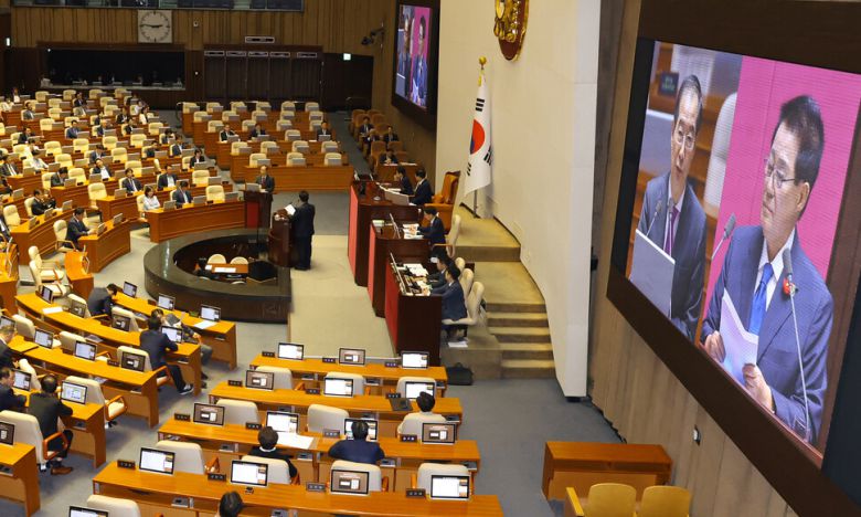 한덕수 국무총리가 9일 오후 서울 여의도 국회 본회의장에서 열린 정치분야 대정부 질문에서 박지원 더불어민주당 의원의 질의에 답변하고 있다. 윤운식 선임기자 yws@hani.co.kr