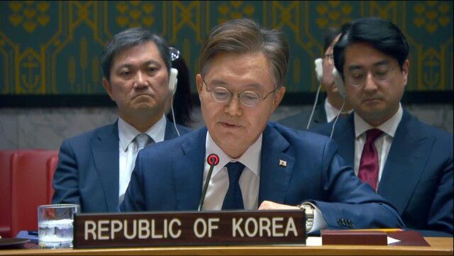 황준국 주유엔 한국대사가 30일(현지시각) 유엔 안전보장이사회 회의에 참석해 발언하고 있다. 유엔 웹 티브이(TV) 누리집 갈무리