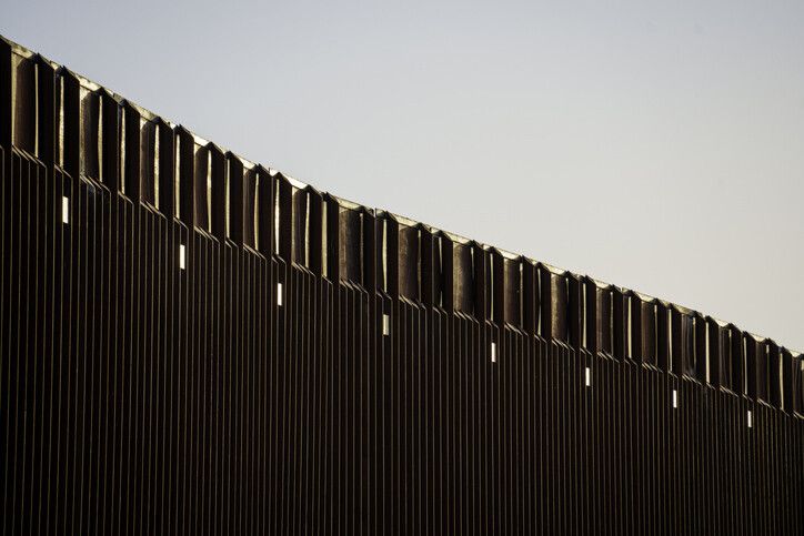 텍사스 토닐로 국경 횡단지점의 장벽. 게티이미지뱅크