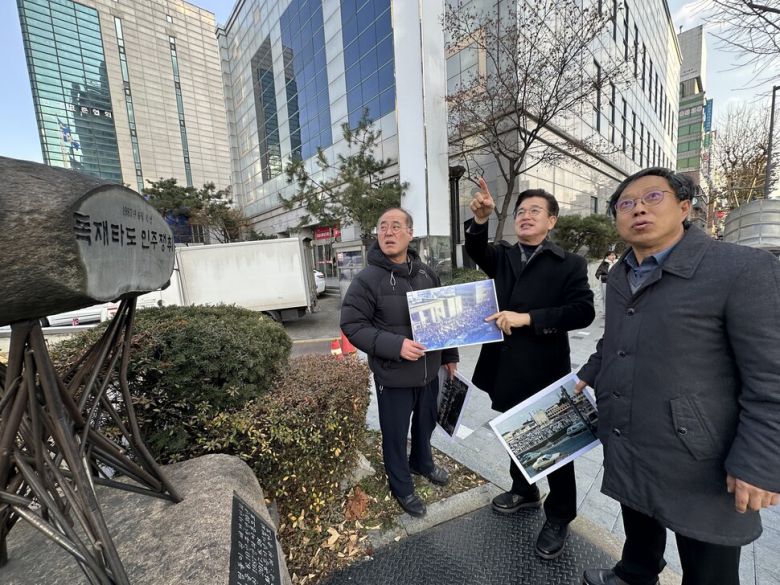 대전 중앙로 은행동파출소 앞에 세운 1987년 6월 항쟁 기념비. 송인걸 기자