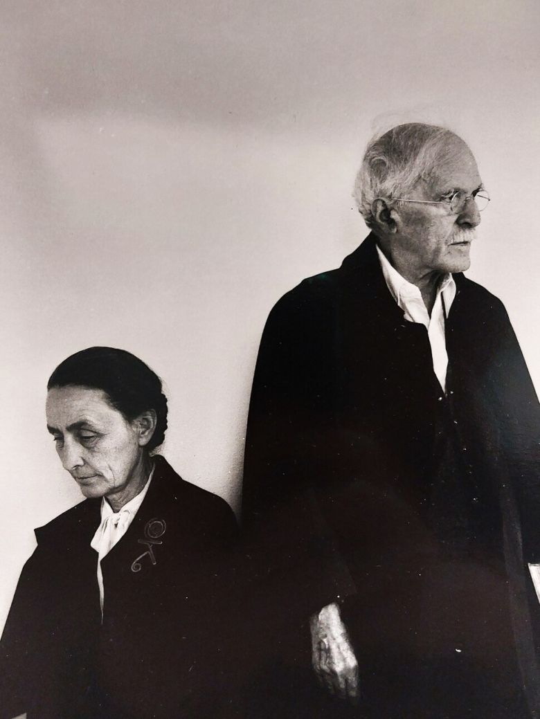 사진 거장 앨프리드 스티글리츠와 회화 거장 조지아 오키프 부부를 1944년 미국 뉴욕에서 만나 찍은 뉴먼의 작품 세부. 특이하게도 두 예술가는 서로를 외면하고 각기 반대편으로 눈길을 주고 있다. 노형석 기자