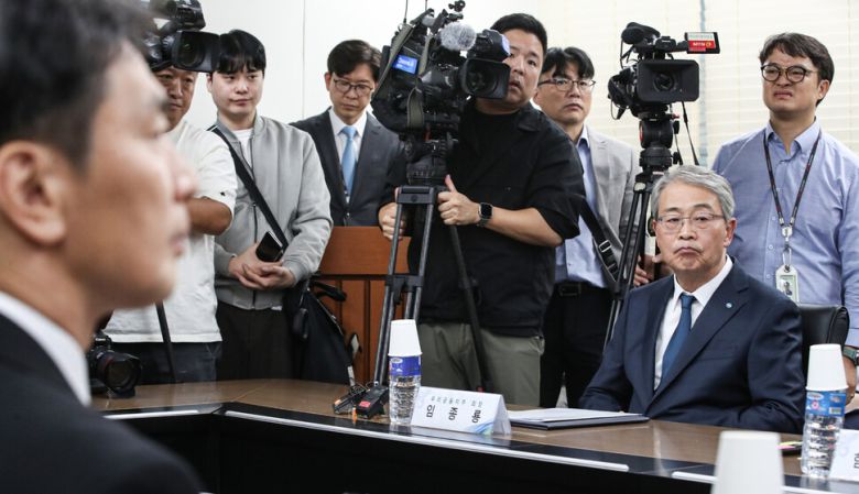 임종룡 우리금융지주 회장이 지난해 9월24일 오후 서울 중구 은행회관에서 열린 중소기업 기후위기 대응 등의 지원을 위한 업무협약식에 참석해 있다. 사진공동취재