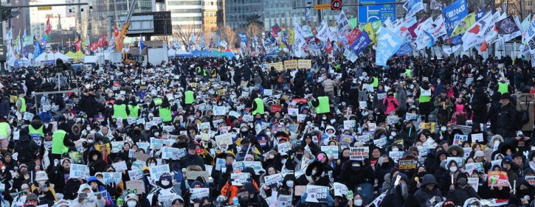 \'윤석열 즉각 퇴진! 사회대개혁! 제10차 범시민대행진\'이 8일 오후 광화문 일대에서 열려 참석자들이 윤석열 탄핵을 촉구하고 있다. 김경호 선임기자 jijae@hani.co.kr