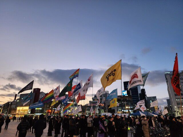 지난 8일 오후 4시부터 광주 5·18민주광장에서 500여명이 참석한 가운데 열린 제13차 광주시민궐기대회. 비상행동 제공