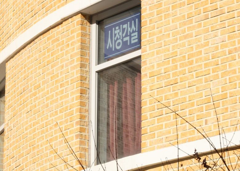 11일 오전 사건이 발생한 대전 서구 한 초등학교 2층 시청각실. 연합뉴스