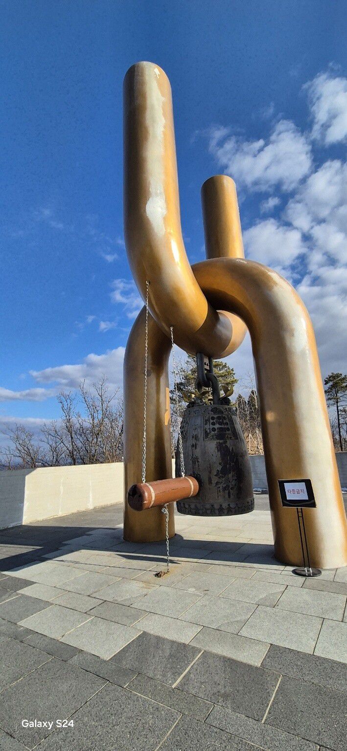 한강과 임진강을 굽어보는 평화의 종. 사진 원철 스님