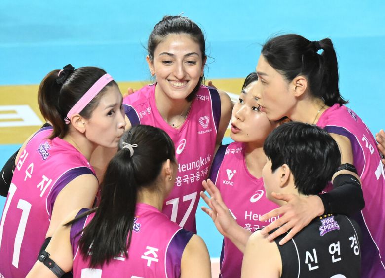 흥국생명 선수단. 한국배구연맹 제공