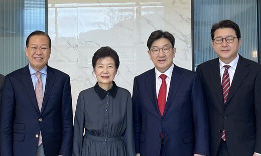 국민의힘 지도부가 3일 오후 대구 달성군 박근혜 전 대통령 사저에서 박 전 대통령을 예방했다. 국민의힘 제공