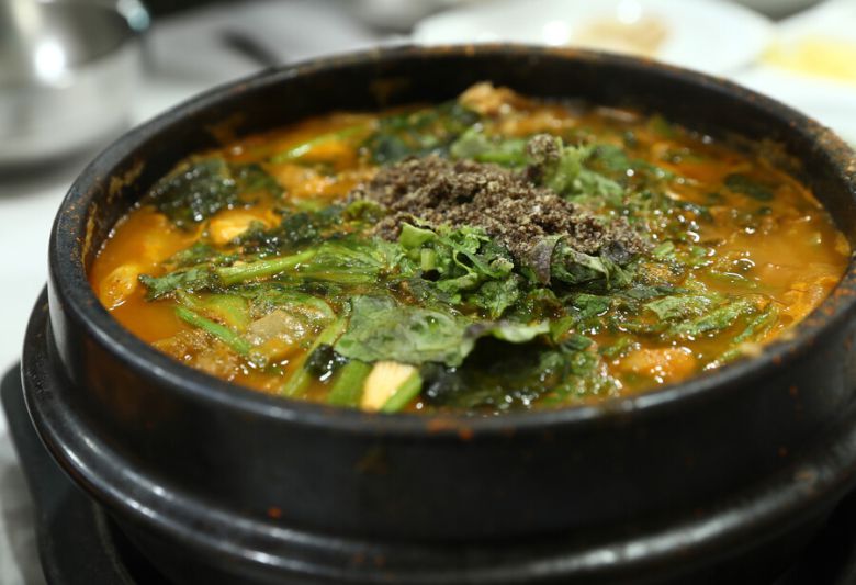 ‘청룡가’에서 파는 매운탕. 박미향 기자