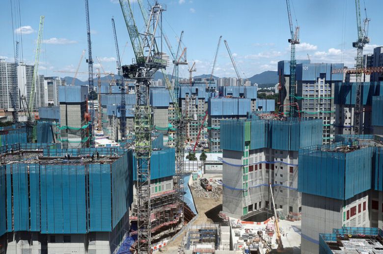 지난 6월 서울의 한 아파트 재건축 현장. 연합뉴스