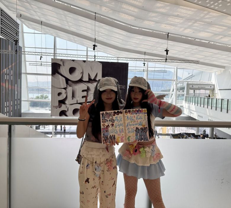 뉴진스의 팬 베키(왼쪽)와 싱싱. 홍콩/이정국 기자