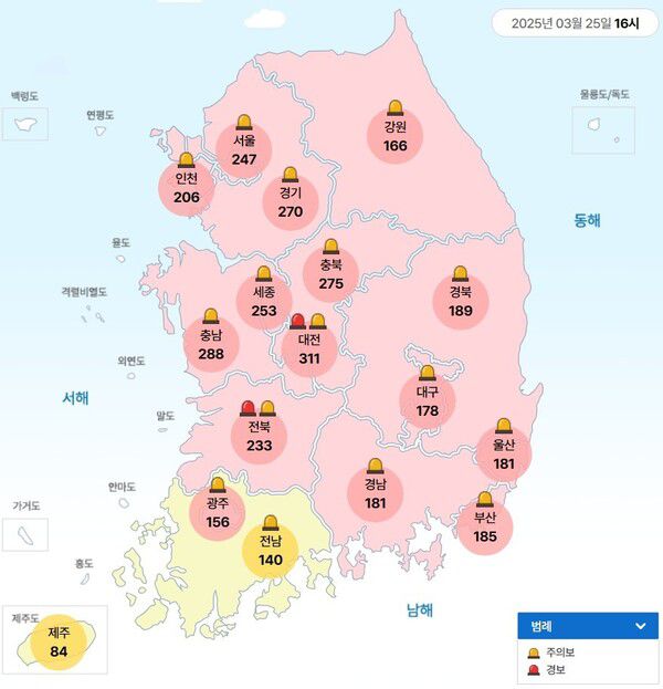 25일 오후 4시 기준 전국 미세먼지(PM10) 현황. 단위는 ㎍/㎥. 에어코리아 제공