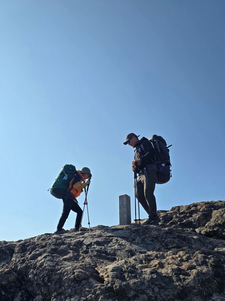 아이와 등반할 때는 준비를 더 철저히 해야 한다.
