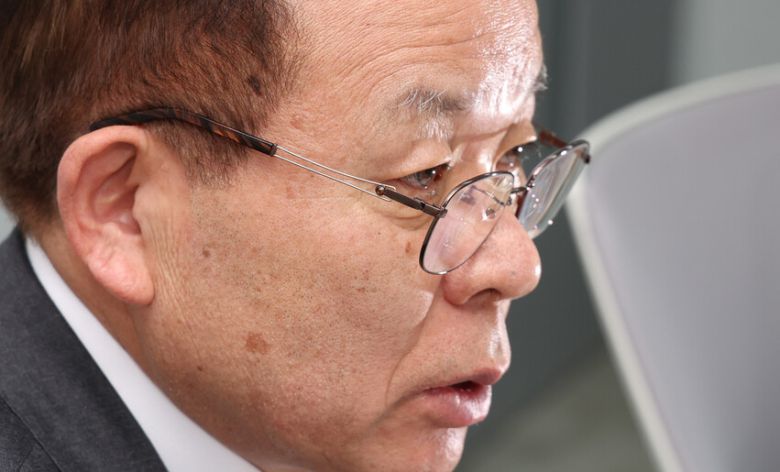 윤석열 탄핵심판 국회 대리인단을 이끌고 있는 김이수 전 헌법재판소장 권한대행이 3월10일 한겨레와 인터뷰를 하고 있다. 백소아 기자 thanks@hani.co.kr