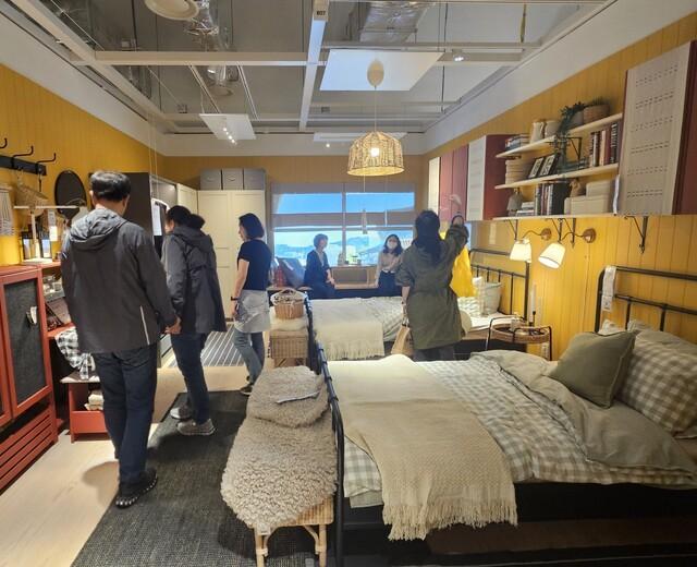 17일 문을 연 이케아 강동점 내부 모습. 임재우 기자