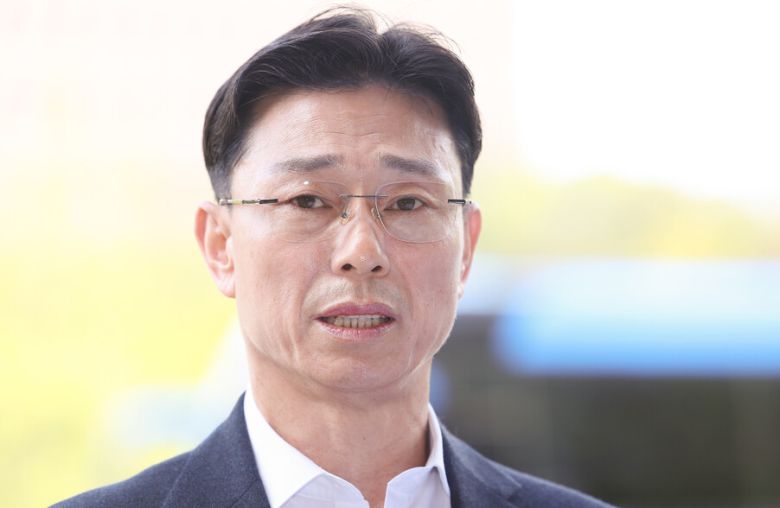 임성근 전 해병대 1사단장이 해병대 채모 상병 순직사건 외압 의혹의 수사 포렌식 참관을 위해 23일 경기도 과천 고위공직자범죄수사처(공수처)로 들어서며 입장문을 읽고 있다. 연합뉴스