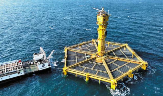 중국이 서해의 한중 잠정수역에 설치한 대규모 시설인 선란 1호. 신화통신 연합뉴스