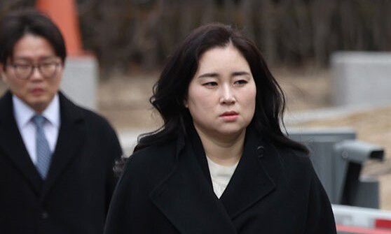 내란죄 피고인 윤석열 대통령 대리인단인 김계리 변호사가 3월25일 서울 종로구 헌법재판소에서 열린 윤석열 대통령의 탄핵 심판 11차 변론에 출석하고 있다. 사진공동취재단
