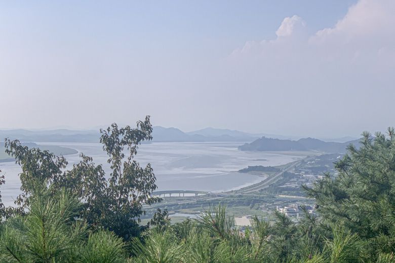 심학산 정상에서 보이는 풍경. 탁 트인 전경이 아름답다. 최갑수 제공