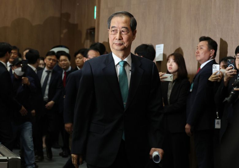 한덕수 전 국무총리가 2일 오전 서울 여의도 국회 소통관에서 대통령 선거 출마 선언을 하기 위해 입장하고 있다. 신소영 기자 viator@hani.co.kr