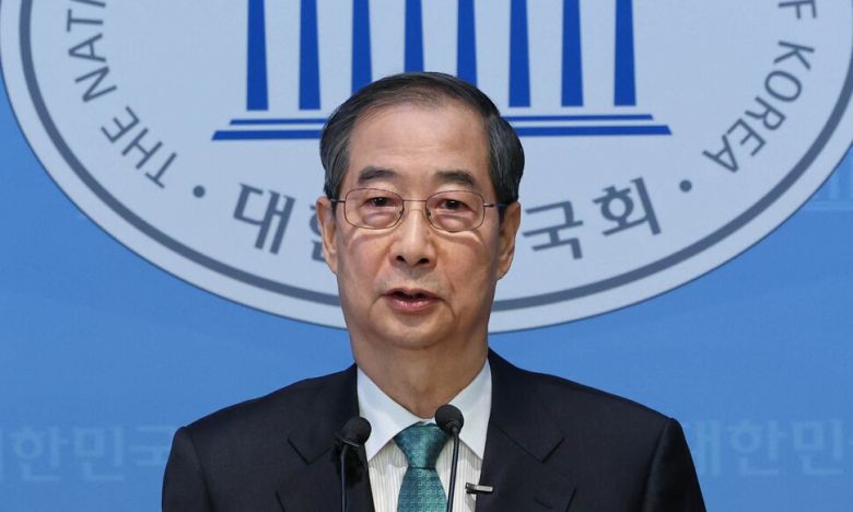 한덕수 전 국무총리가 2일 서울 여의도 국회 소통관에서 대통령 선거 출마를 선언하고 있다. 연합뉴스
