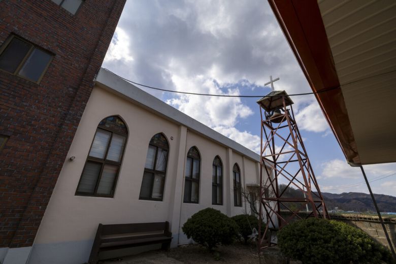 작가가 1968년부터 1983년까지 종지기를 하며 지냈던 일직교회. 김진수 선임기자