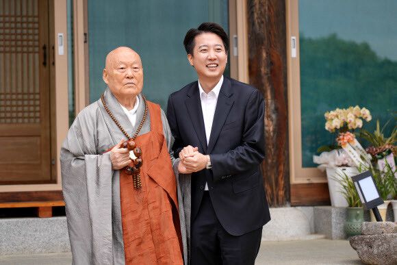 이준석 개혁신당 대통령 후보가 5일 부처님오신날 봉축대법회에 참석하기 위해 대구 동화사를 방문했다. 이준석 캠프 제공