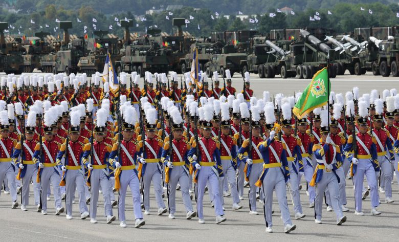 2024년 9월 25일 오전 경기 성남시 서울공항에서 열린 건군 76주년 국군의 날 기념식 예행연습에서 육군사관학교 생도들이 분열하고 있다. 김영원 기자 forever@hani.co.kr