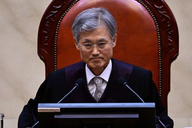 조희대 대법원장이 지난 1일 오후 서울 서초구 대법원 대법정에서 이재명 더불어민주당 대선 후보의 공직선거법 위반 사건 상고심 선고를 준비하고 있다. 공동취재사진