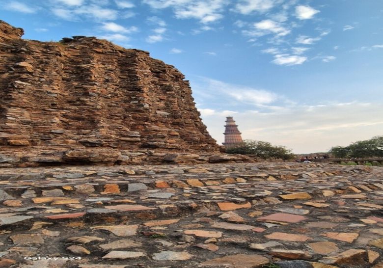 꾸틉 미나르 유적군. 사진 원철 스님