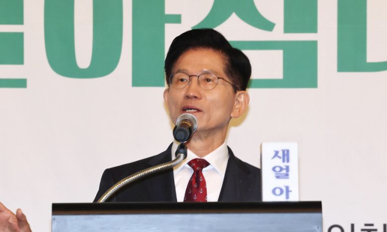 김문수 국민의힘 대통령 후보가 29일 인천 연수구 쉐라톤 그랜드 인천 호텔에서 455회 새얼아침대화에서 강연을 하고 있다. 공동취재 사진
