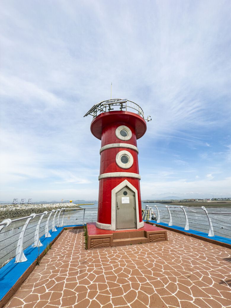 궁리항에 있는 등대.