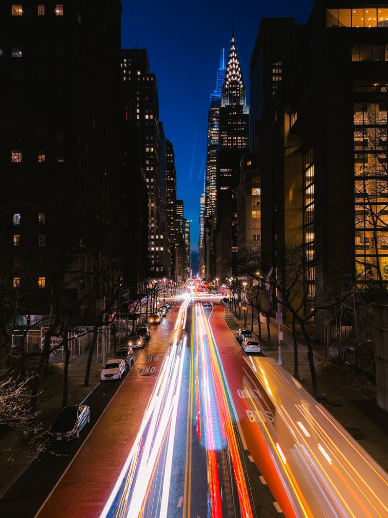 셔터속도를 이용해 장시간 노출로 찍으면 움직이는 물체들이 흐르는 물처럼 보이는 작품이 완성된다. 김성주 제공