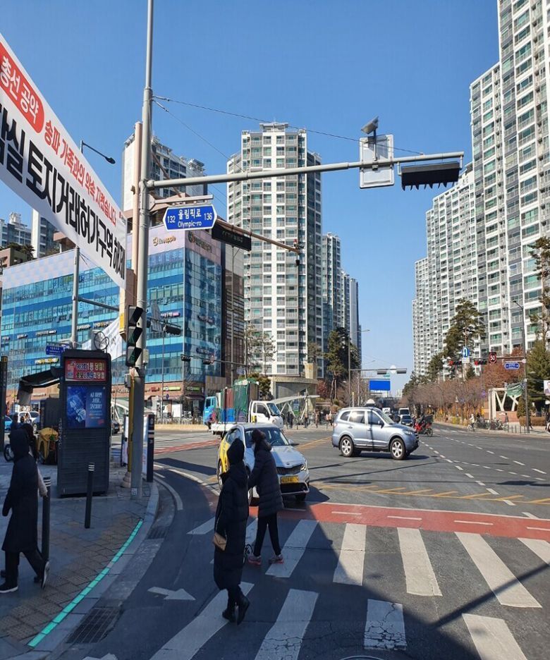 서울 송파구 잠실동 잠실새내역 네거리. 최종훈 기자