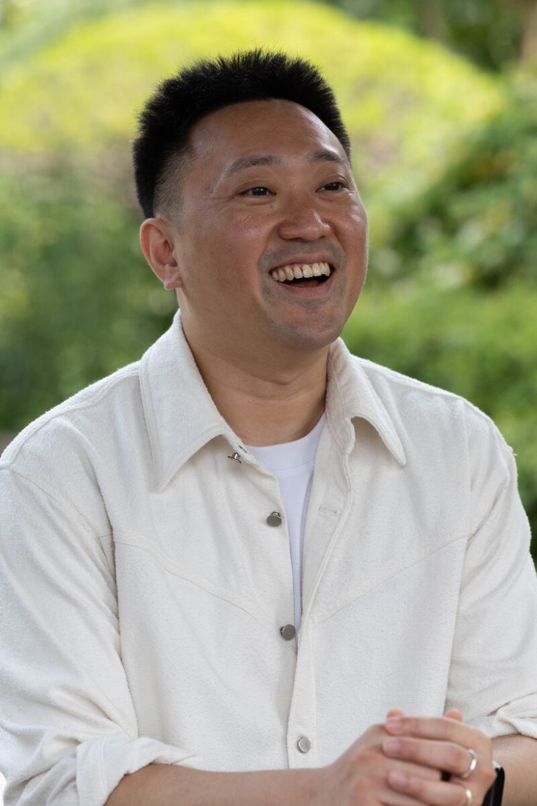 제30회 한겨레문학상에 당선된 등단 9년차 소설가 김홍이 지난 30일 한겨레신문사에서 진행된 인터뷰에서 소감을 밝히고 있다. 박승화 선임기자 eyeshoot@hani.co.kr