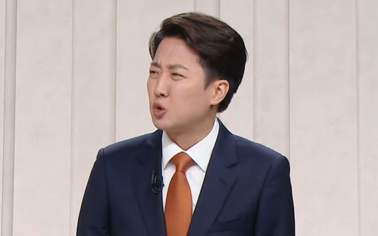 이준석 개혁신당 대통령 후보가 5월27일 서울 마포구 상암동 문화방송(MBC) 스튜디오에서 열린 정치 분야 토론회에서 발언하고 있다. 에스비에스(SBS) 유튜브 갈무리