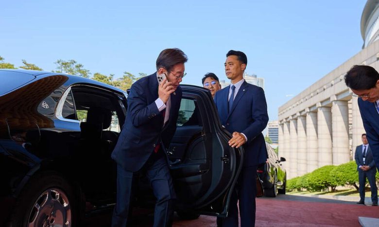 이재명 대통령이 5일 서울 용산 대통령실 청사로 출근하고 있다. 대통령실 제공