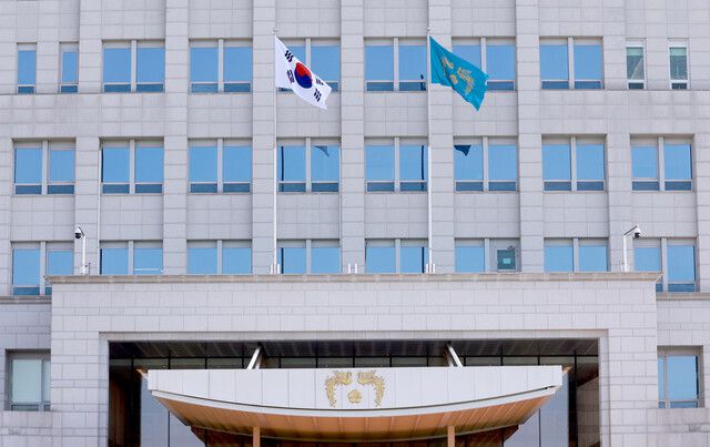 21대 이재명 대통령 임기가 시작된 4일 서울 용산 대통령실 청사에 봉황기가 게양돼 있다. 연합뉴스