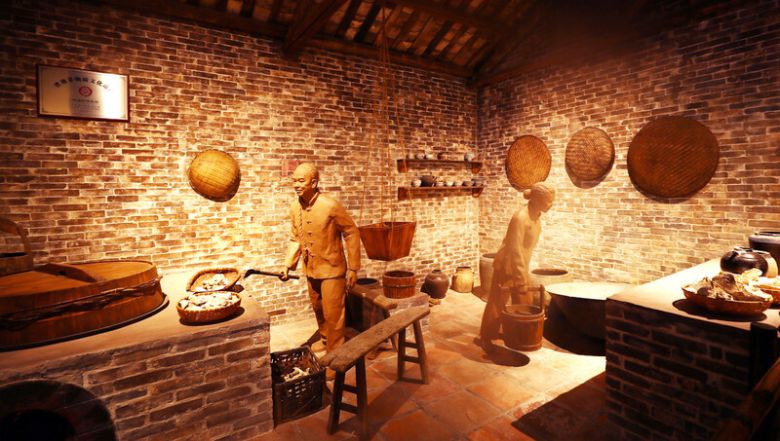 중국 신후이에 있는 이금기 공장 안에 있는 홍보관 모습. 굴소스 탄생 사연을 재현했다. 박미향 기자