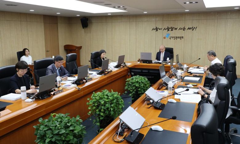 9일 오후 서울 중구 국가인권위에서 제12차 전원위원회가 열리고 있다. 정용일 선임기자 yongil@hani.co.kr