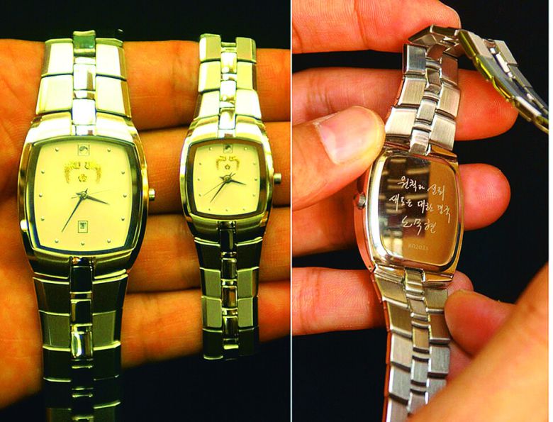 노무현 전 대통령 기념시계. 한겨레 자료사진